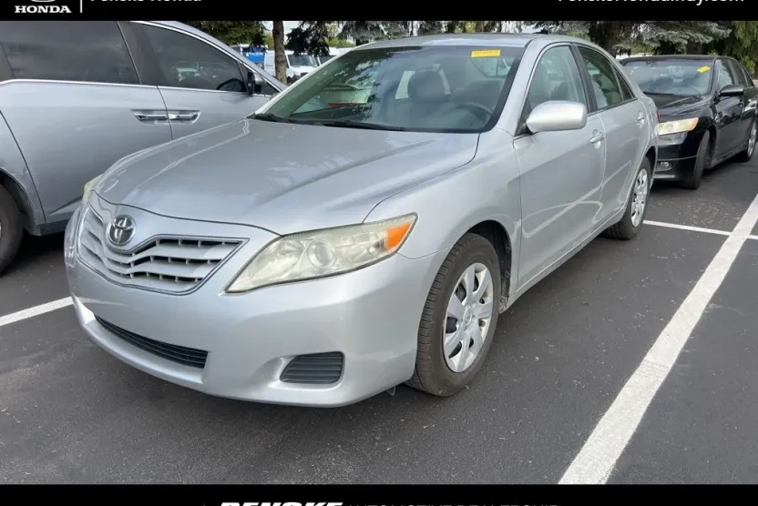 2010 Toyota Camry LE photo 1