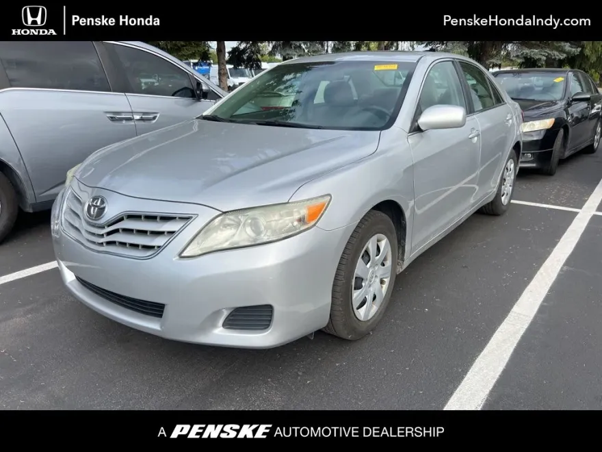 2010 Toyota Camry LE photo 1
