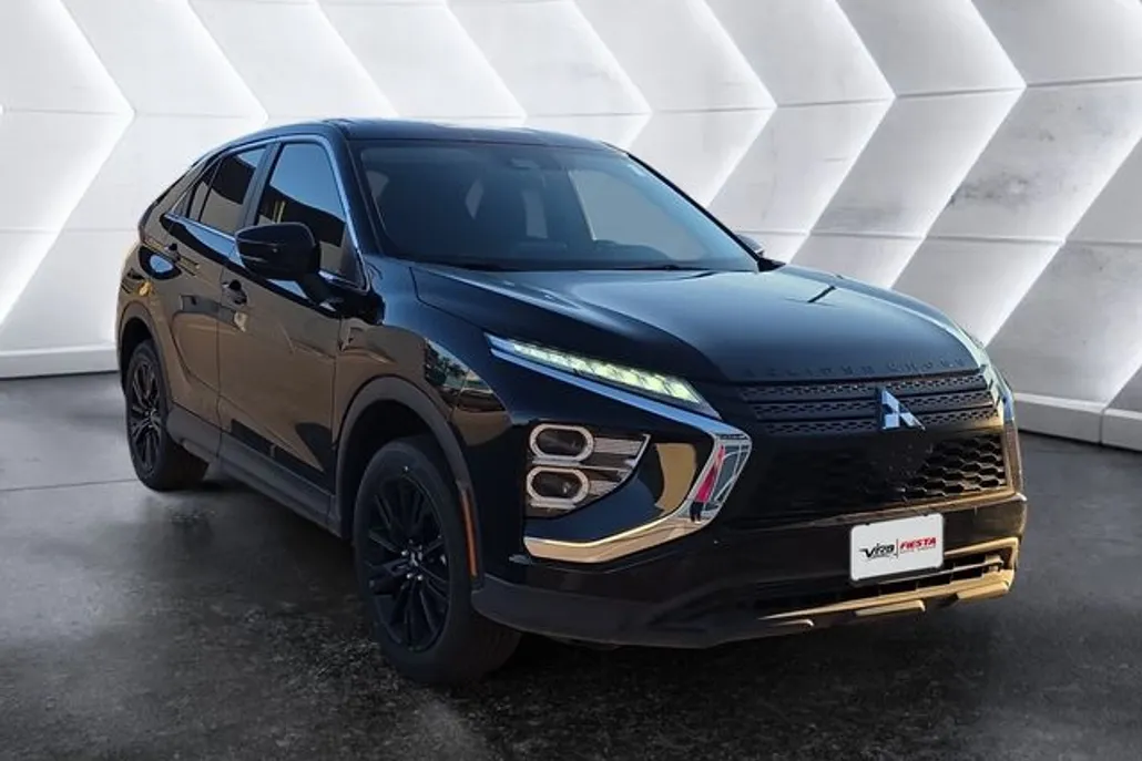 2025 Mitsubishi Eclipse Cross LE photo 1