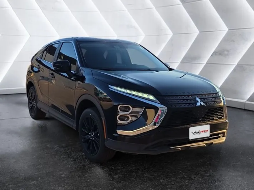 2025 Mitsubishi Eclipse Cross LE photo 1
