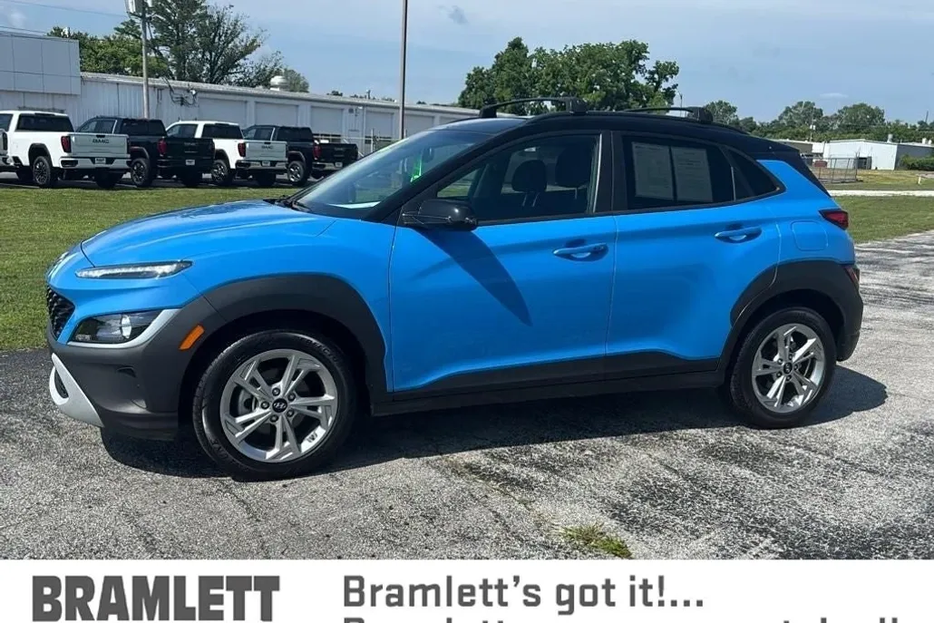 2022 Hyundai Kona SEL photo 1