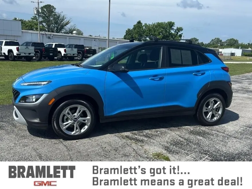 2022 Hyundai Kona SEL photo 1