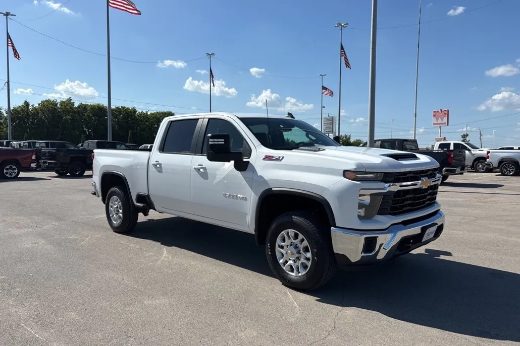 2024 Chevrolet Silverado 2500HD LT photo 1