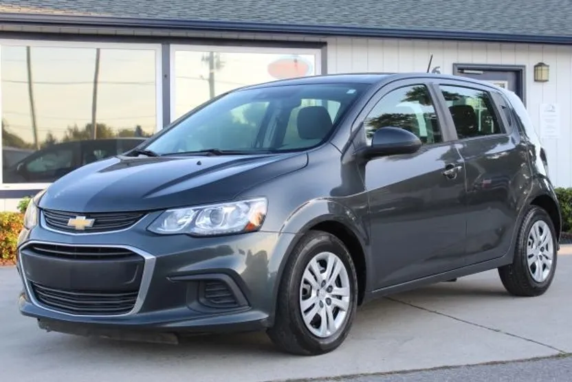 2020 Chevrolet Sonic LT photo 1