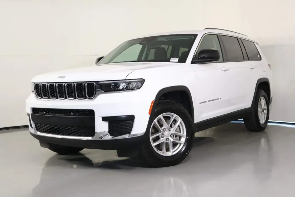 2023 Jeep Grand Cherokee Laredo photo 1