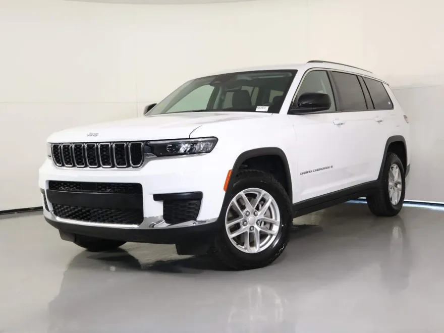 2023 Jeep Grand Cherokee Laredo photo 1