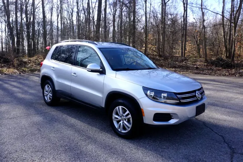 2016 Volkswagen Tiguan S photo 1