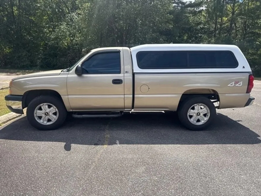 2004 Chevrolet Silverado 1500 LS photo 1