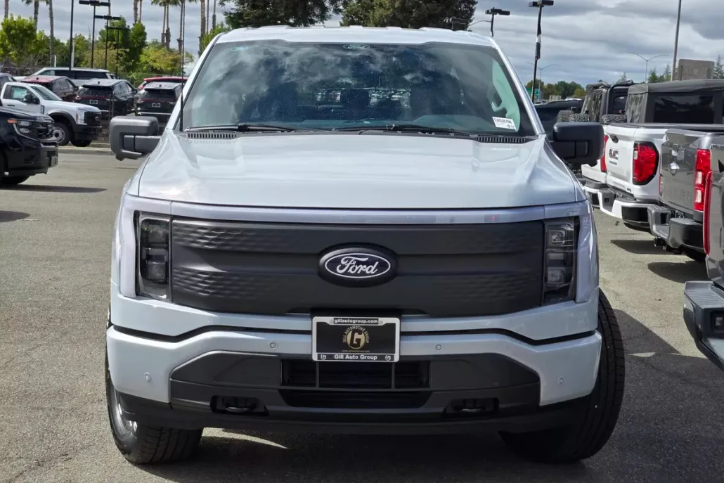 2025 Ford F-150 Lightning photo 1