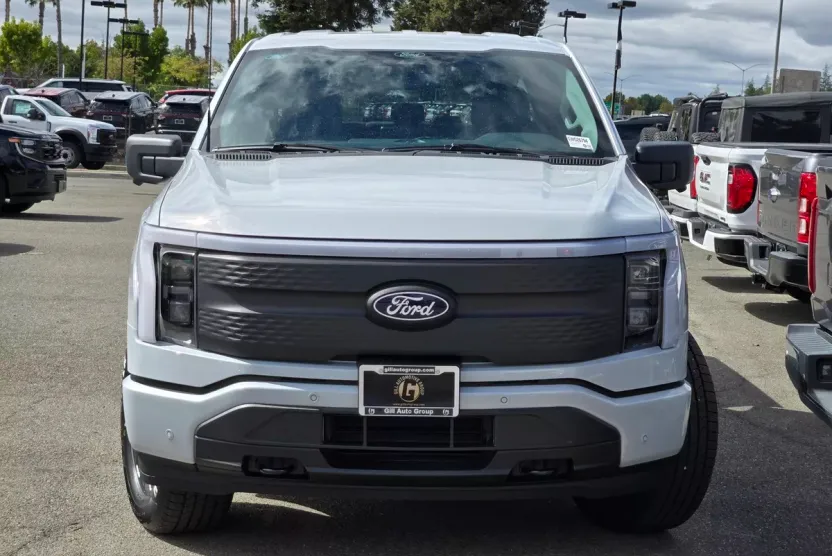 2025 Ford F-150 Lightning photo 1
