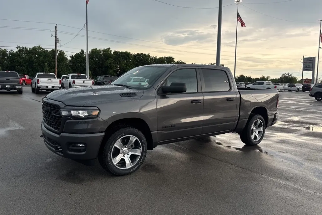 2025 Ram 1500 Tradesman photo 1