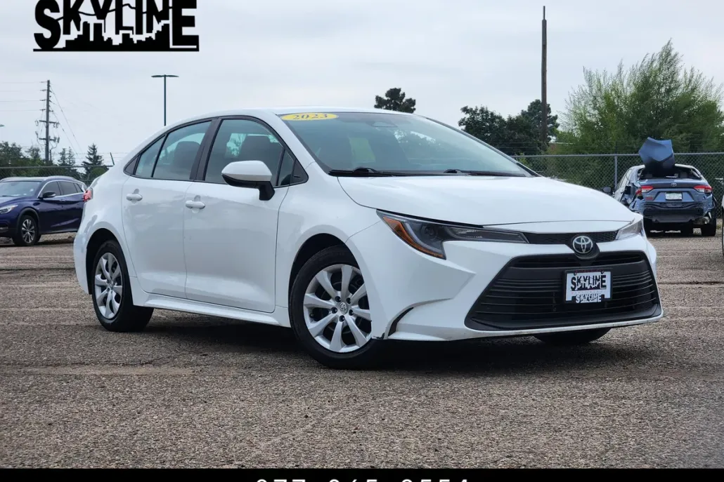 2023 Toyota Corolla LE photo 1