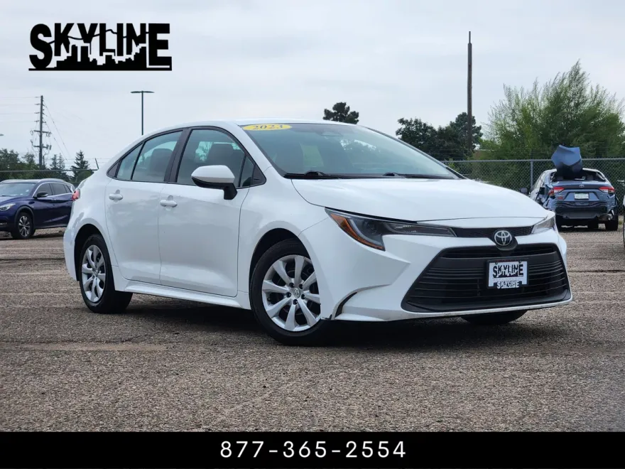 2023 Toyota Corolla LE photo 1