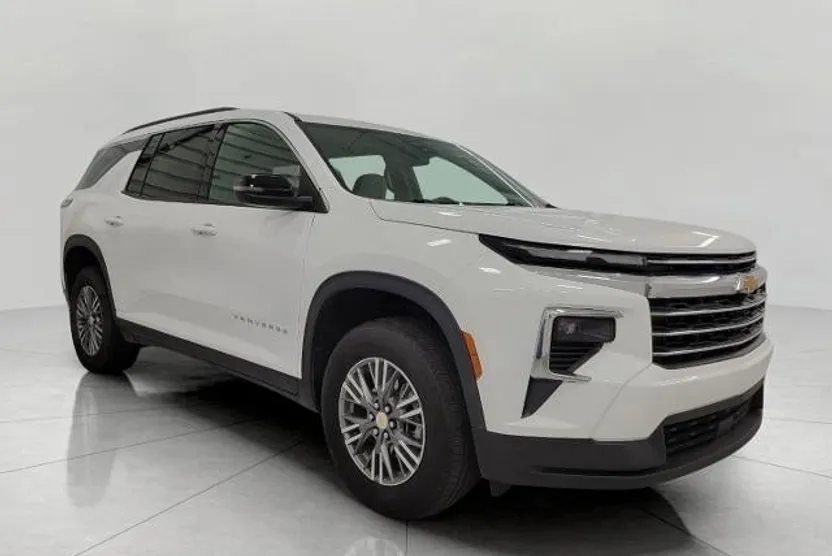 2025 Chevrolet Traverse 2LT photo 1