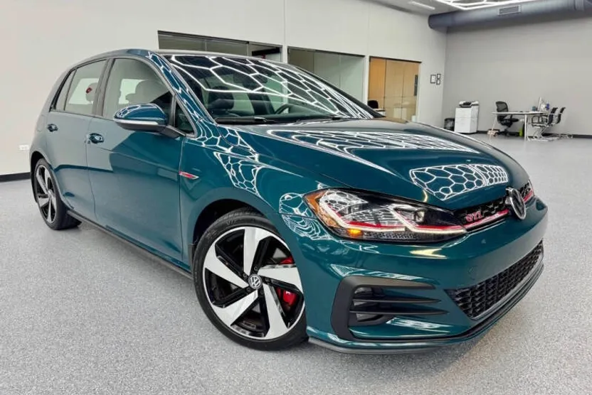 2019 Volkswagen Golf GTI S photo 1