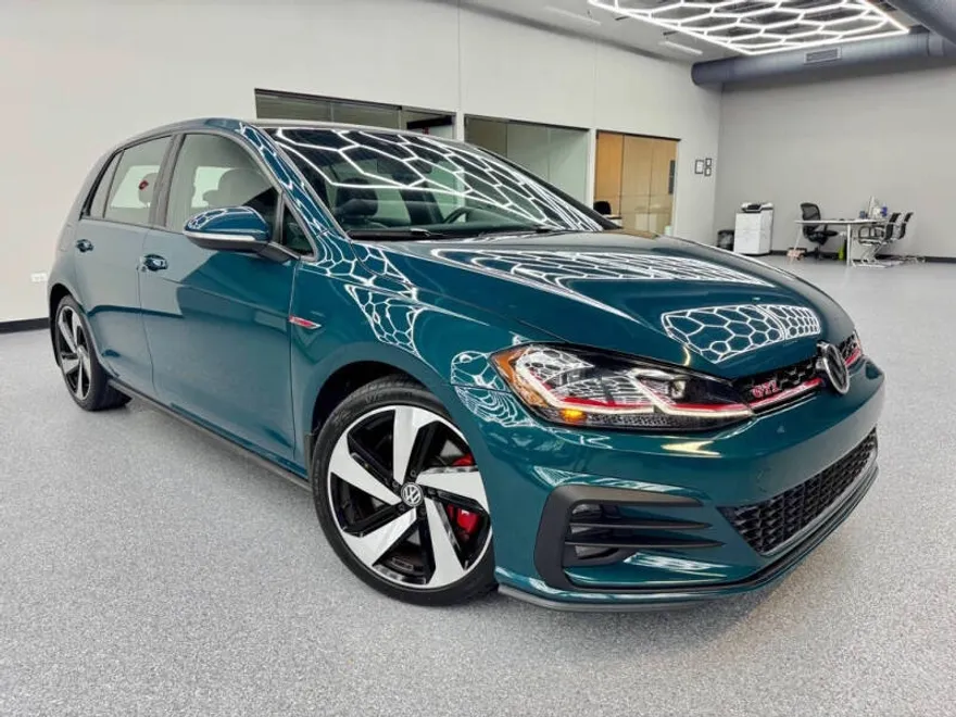 2019 Volkswagen Golf GTI S photo 1