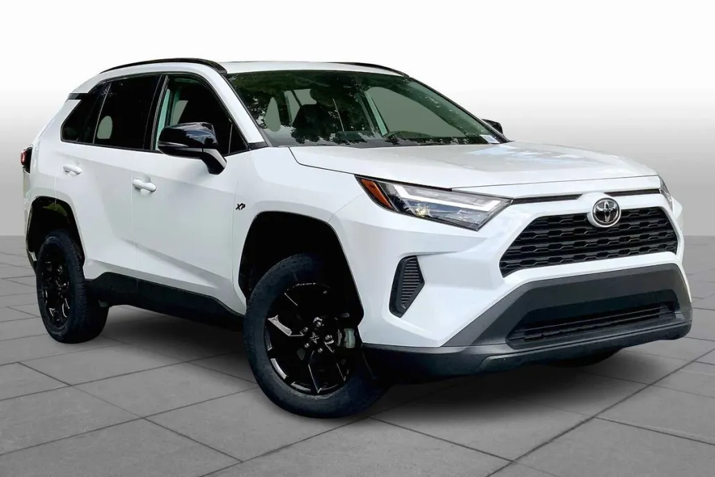 2022 Toyota RAV4 XLE photo 1