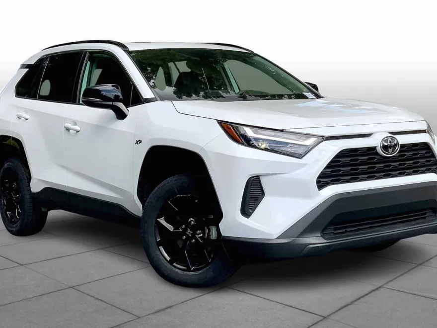 2022 Toyota RAV4 XLE photo 1