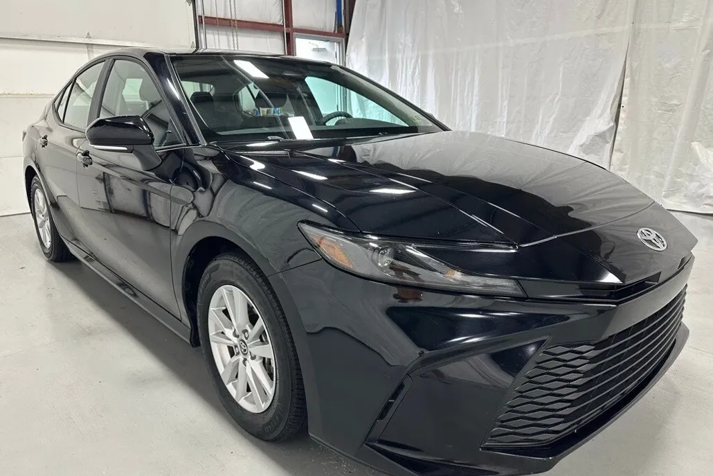2025 Toyota Camry LE photo 1