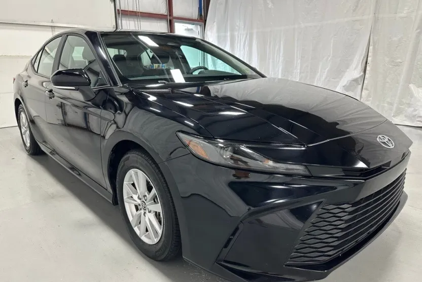 2025 Toyota Camry LE photo 1