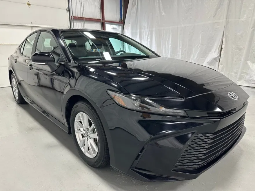 2025 Toyota Camry LE photo 1