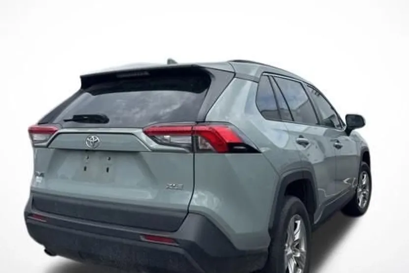 2021 Toyota RAV4 XLE photo 1
