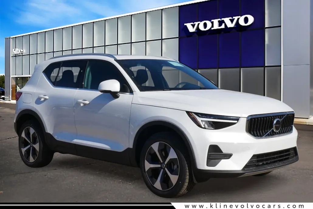2025 Volvo XC40 Core photo 1