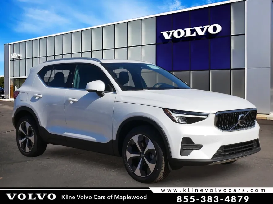 2025 Volvo XC40 Core photo 1