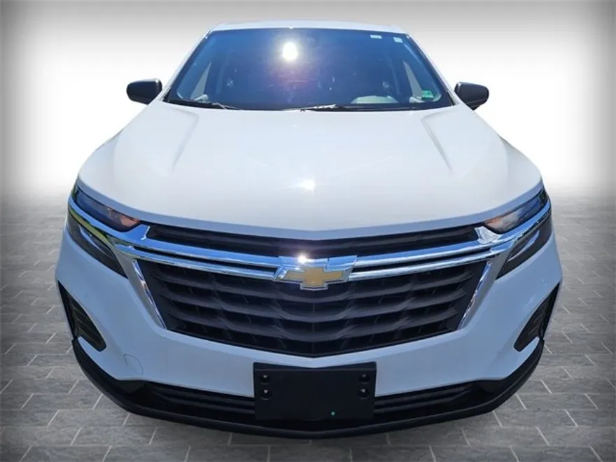 2024 Chevrolet Equinox LS photo 1