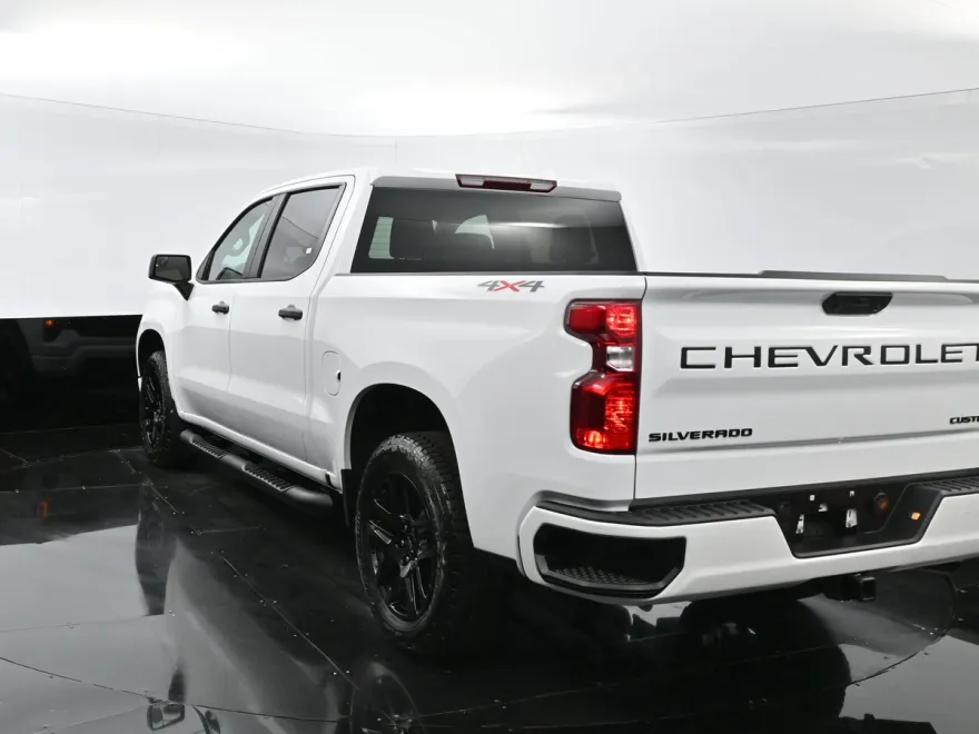 2025 Chevrolet Silverado 1500 Custom photo 5
