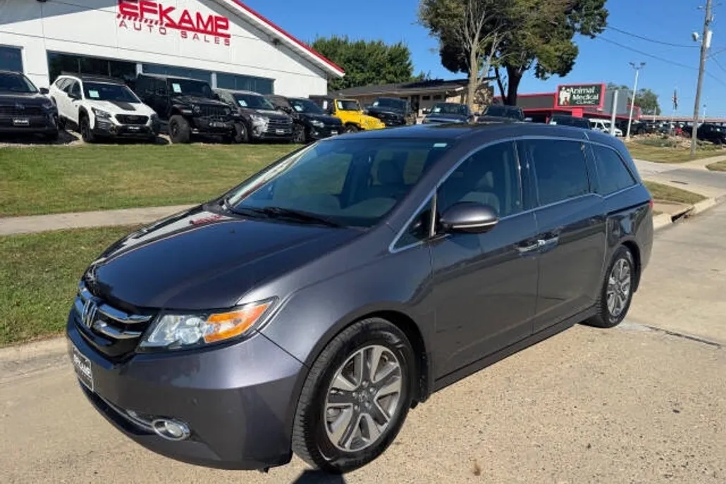 2016 Honda Odyssey Touring Elite photo 1