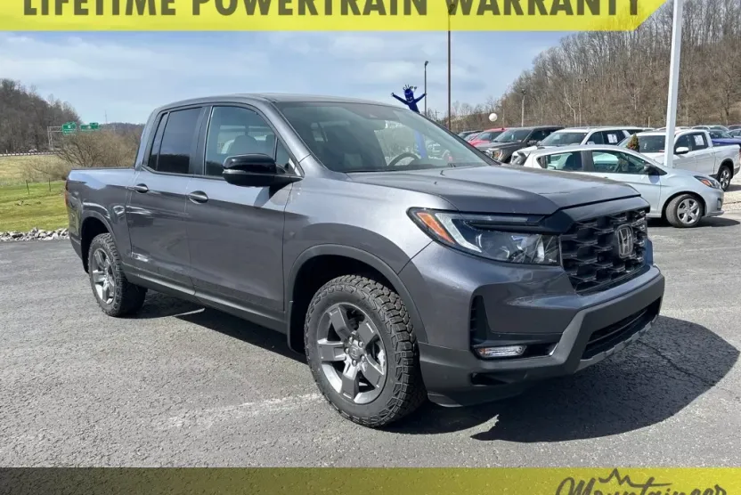 2025 Honda Ridgeline TrailSport photo 1