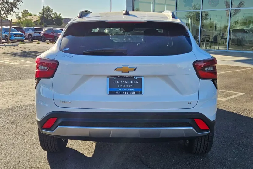 2026 Chevrolet Trax LT photo 1