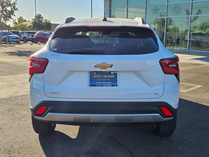 2026 Chevrolet Trax LT photo 1