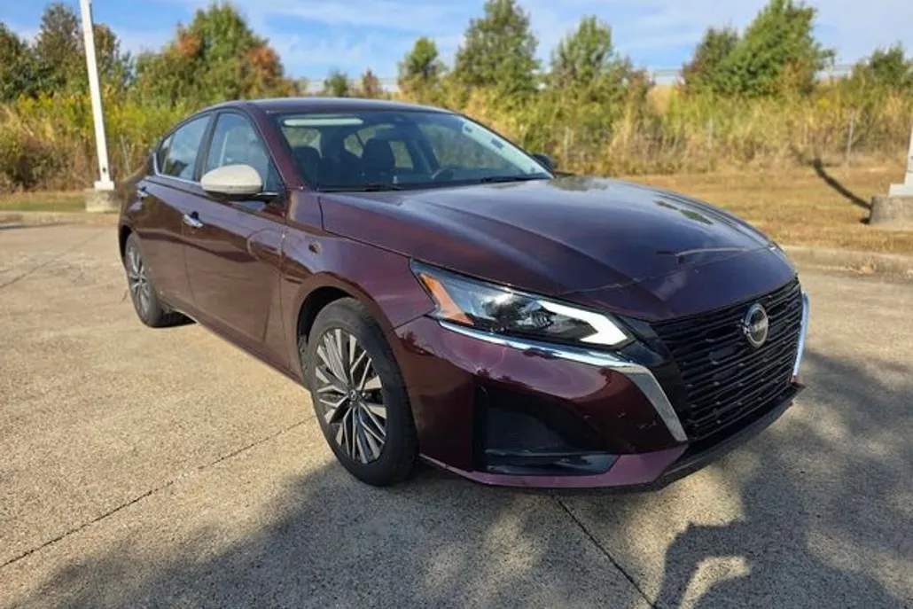 2024 Nissan Altima 2.5 SV photo 1