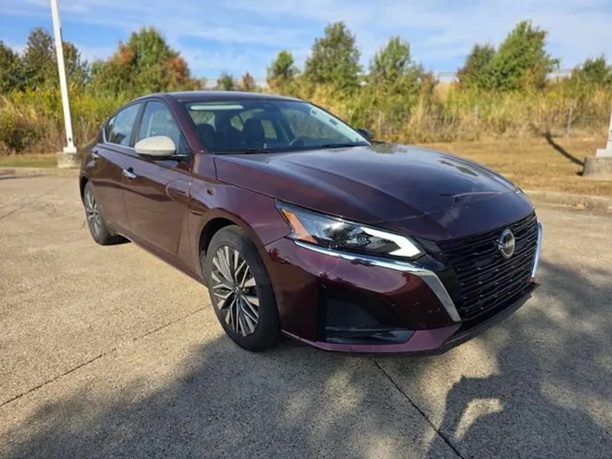 2024 Nissan Altima 2.5 SV photo 1