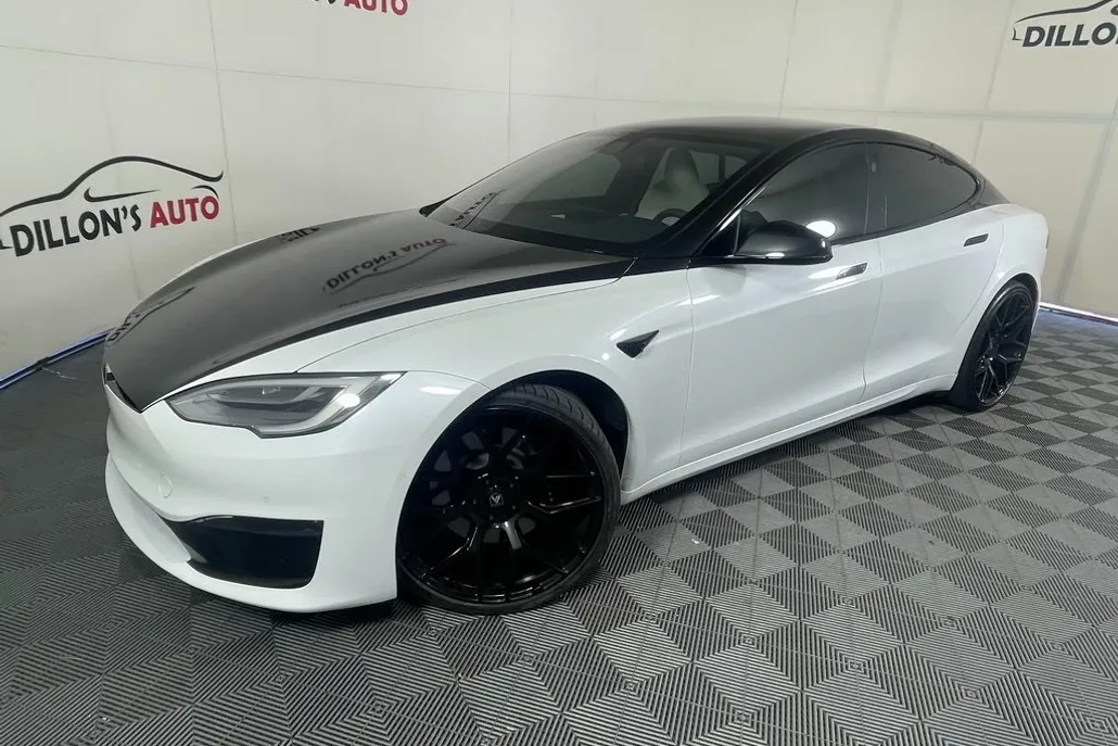 2021 Tesla Model S Plaid photo 1