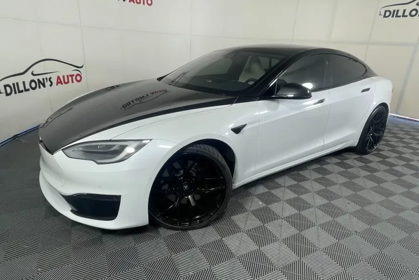 2021 Tesla Model S Plaid photo 1