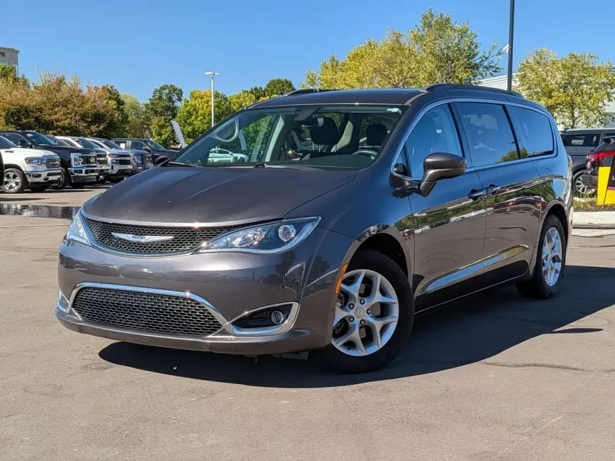 2020 Chrysler Pacifica Touring photo 1