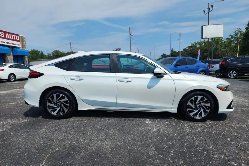 2024 Honda Civic EX-L Hatchback photo 1