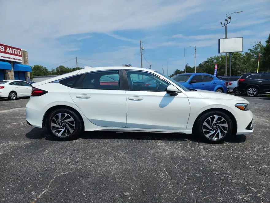 2024 Honda Civic EX-L Hatchback photo 1