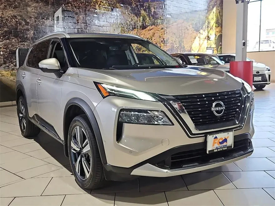 2023 Nissan Rogue Platinum photo 1