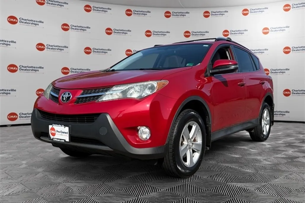 2014 Toyota RAV4 XLE photo 1