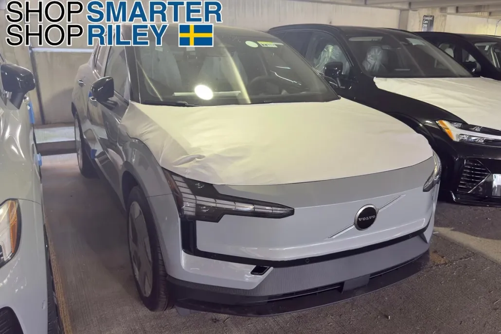 2025 Volvo EX30 Plus photo 1