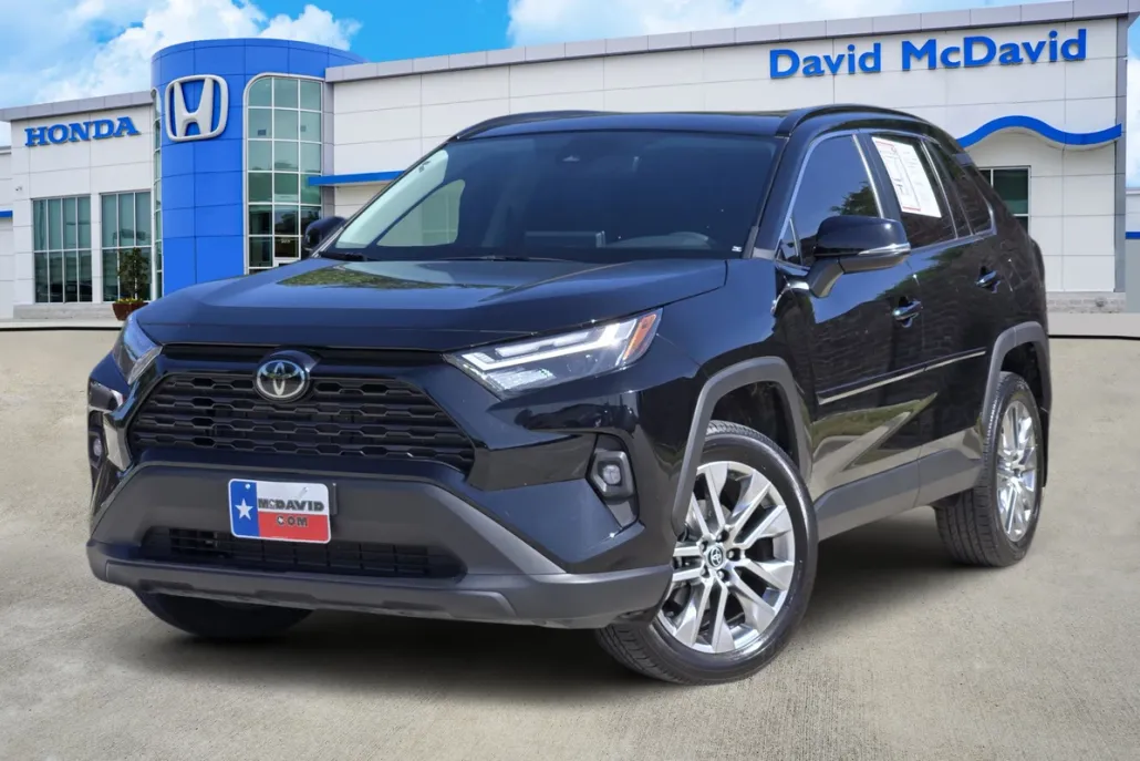 2024 Toyota RAV4 XLE Premium photo 1