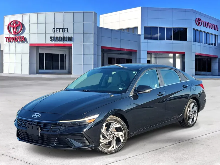 2024 Hyundai Elantra Limited photo 1