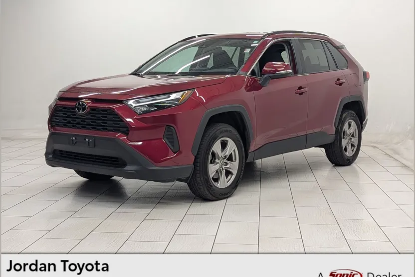 2023 Toyota RAV4 XLE photo 1