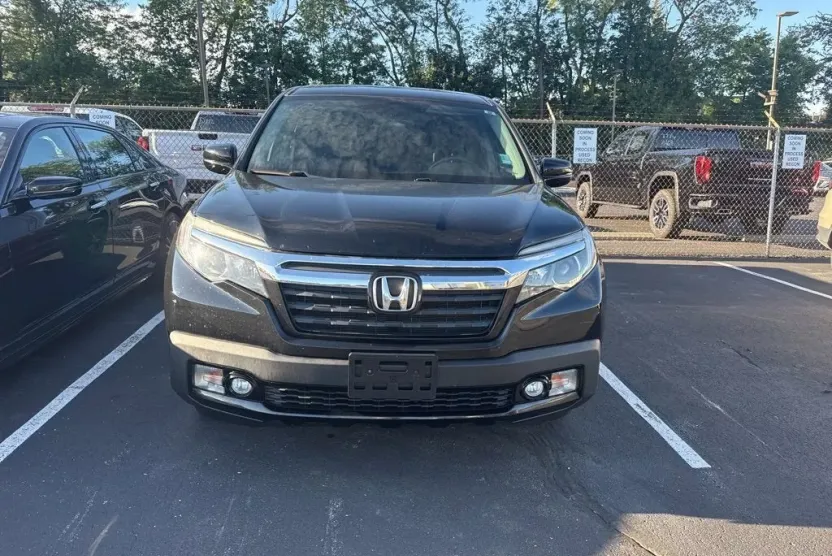 2019 Honda Ridgeline Sport photo 1
