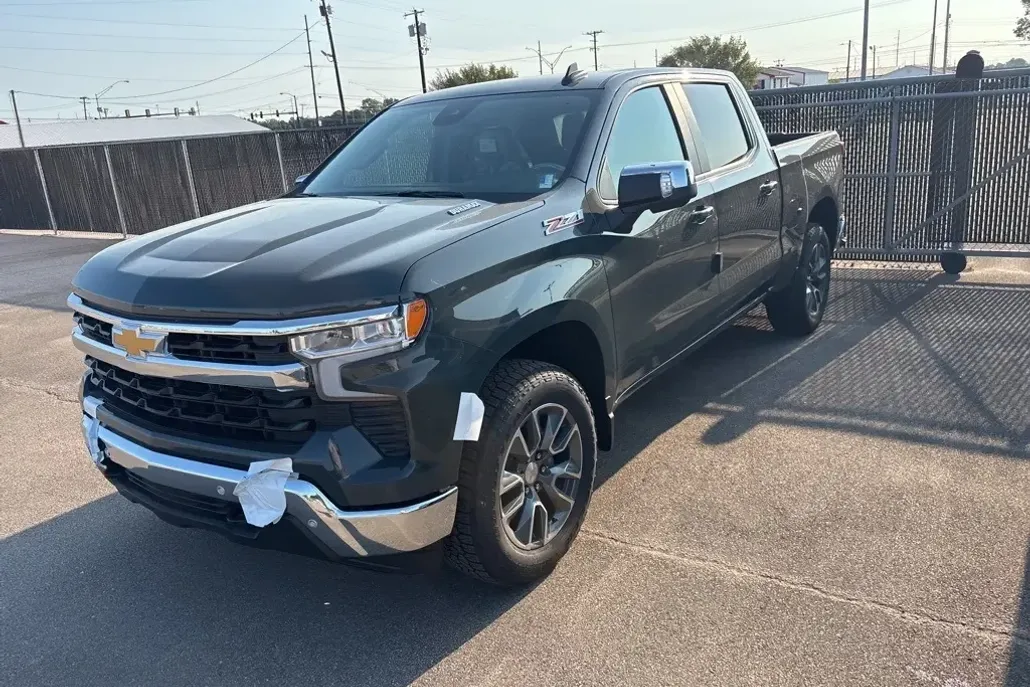 2026 Chevrolet Silverado 1500 LT1 photo 1