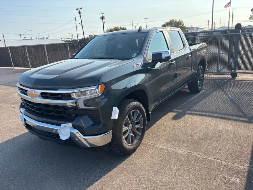 2026 Chevrolet Silverado 1500 LT1 photo 1